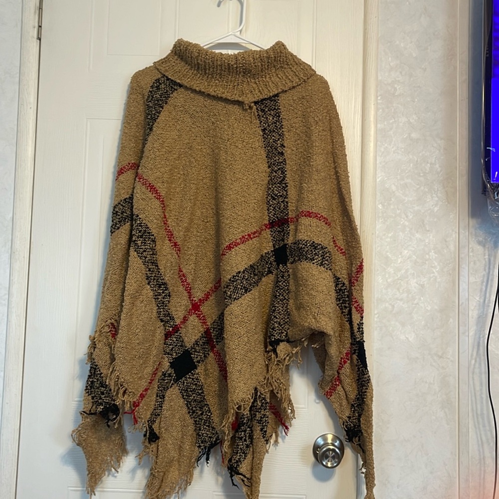 Poncho sweater one size. Used but in good condition